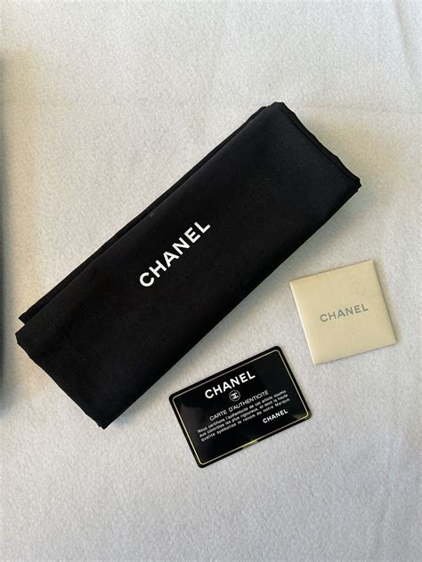 chanel je ne suis pas en solde carré|CHANEL Calfskin Medium Je Ne Suis Pas En Solde Pouch .